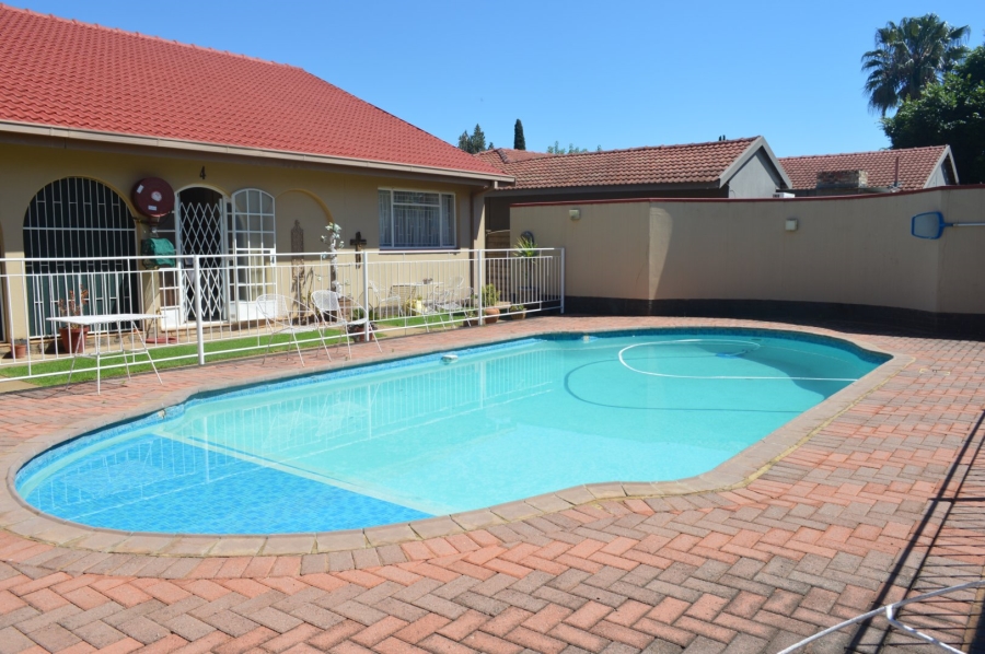 2 Bedroom Property for Sale in Flimieda North West